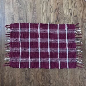 Decocrated burgundy woven accent rug